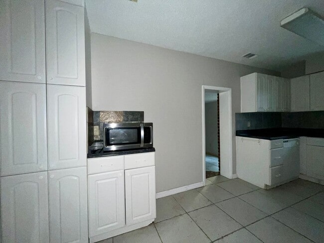 Building Photo - 3029 Sleepy Hill Rd
