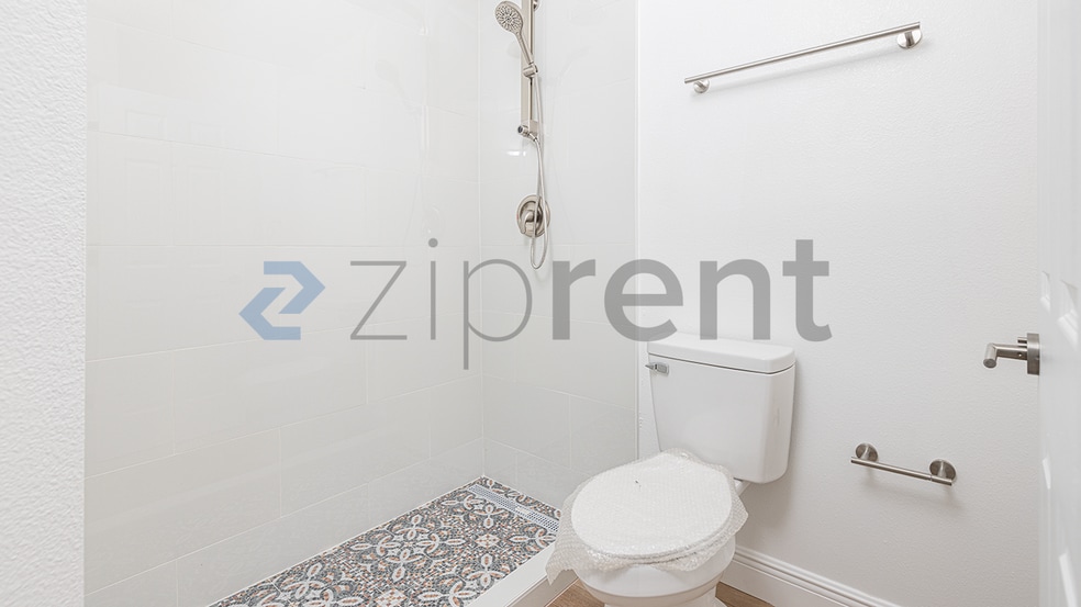 Building Photo - Unit 207