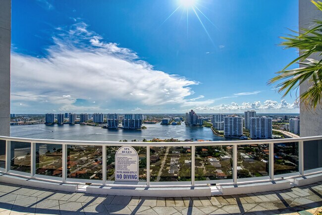 Building Photo - 18911 Collins Ave