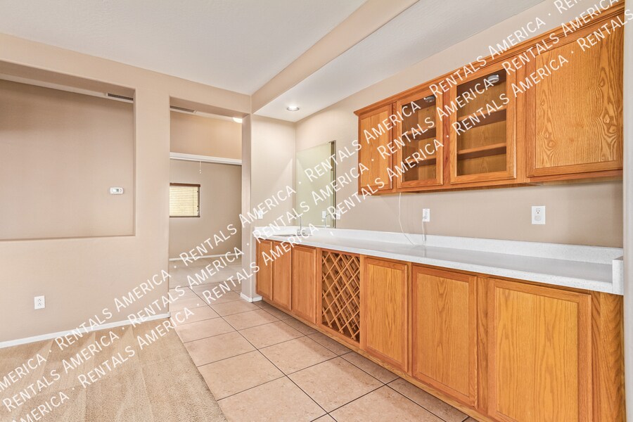 Building Photo - 664 W Silver Reef Ct