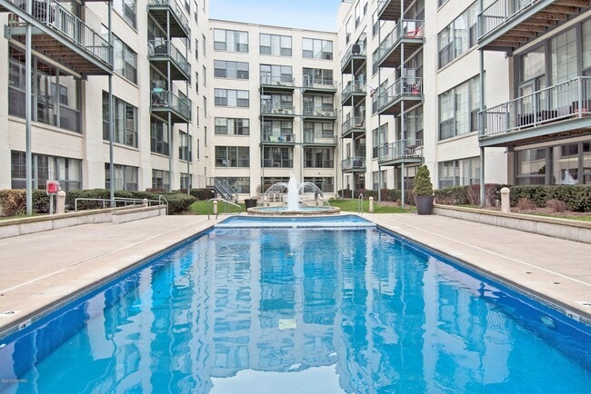 Building Photo - 940 Monroe Ave NW