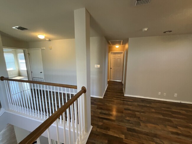 Building Photo - "Charming 3-Bed Oasis with Granite Touches & Cozy Fireplace in Cibolo!"