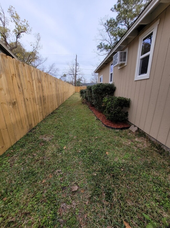 Building Photo - 7617 Delavan Dr