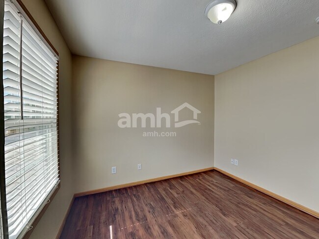 Building Photo - 2271 Landcrest Dr