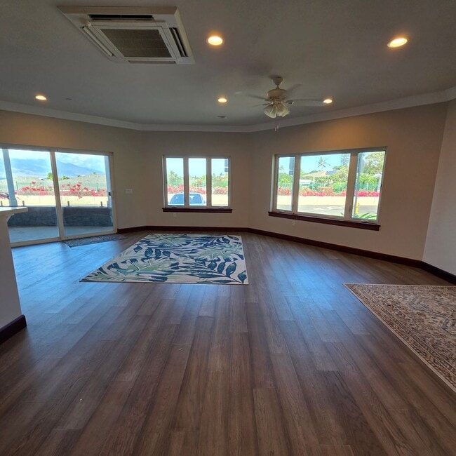 Building Photo - Luxury 3/2 Grated Community in South Kihei.