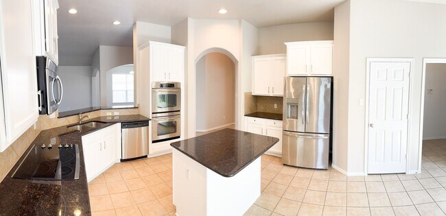 Building Photo - Available NOW!!!! Beautiful 1 story, 3 bedroom, 2.5 bath, 2 car garage home with a privacy fenced...