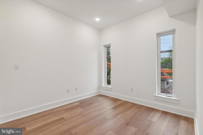 Building Photo - 367 W Hortter St
