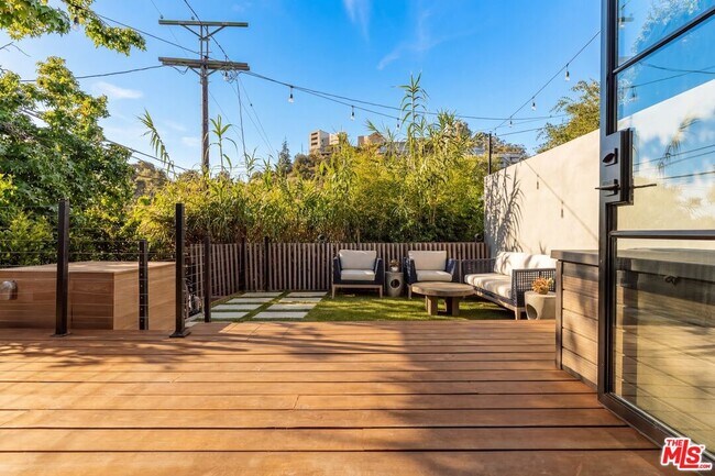 Building Photo - 8550 Ridpath Dr