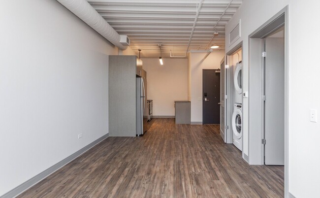 Building Photo - 950 W Dakin St