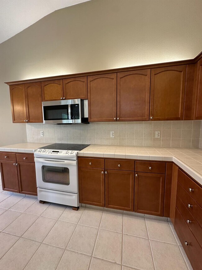 Building Photo - 2136 E Turnberry Ave