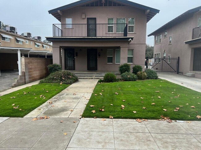 Primary Photo - 1308 N Linden Ave