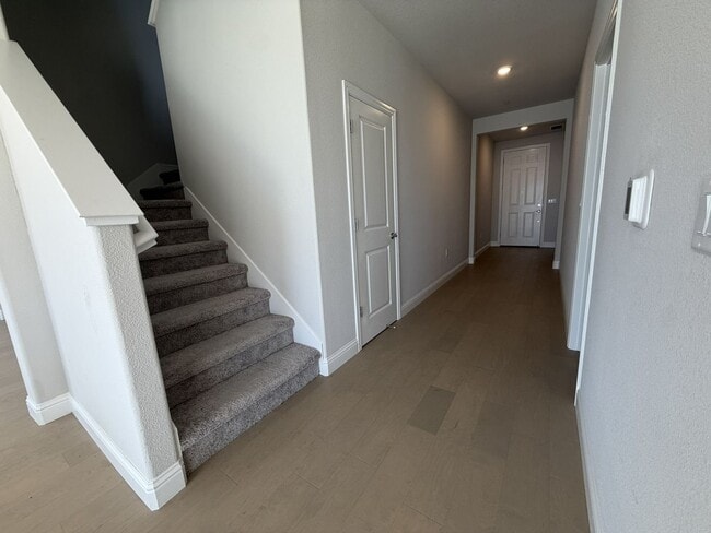 Building Photo - Beautiful 5 bedroom, 4 bathroom 2 story home in Rancho Cordova!!!