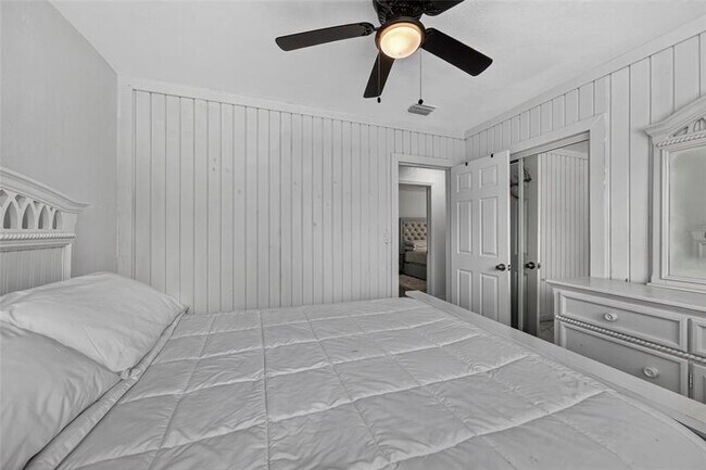 Building Photo - 19621 NW 11th Ct