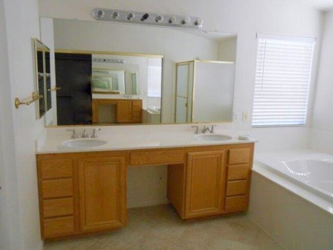 Building Photo - Beautiful 4 Bedroom Home in Summerlin