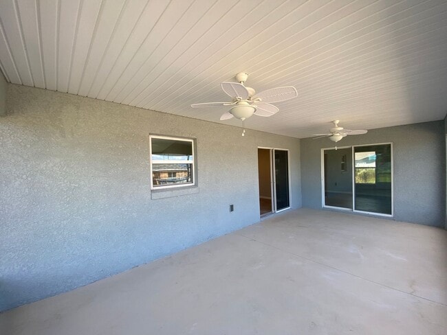 Building Photo - Custom Home - Desirable SE Ocala neighborhood 3/2/2 ** Wont Last**