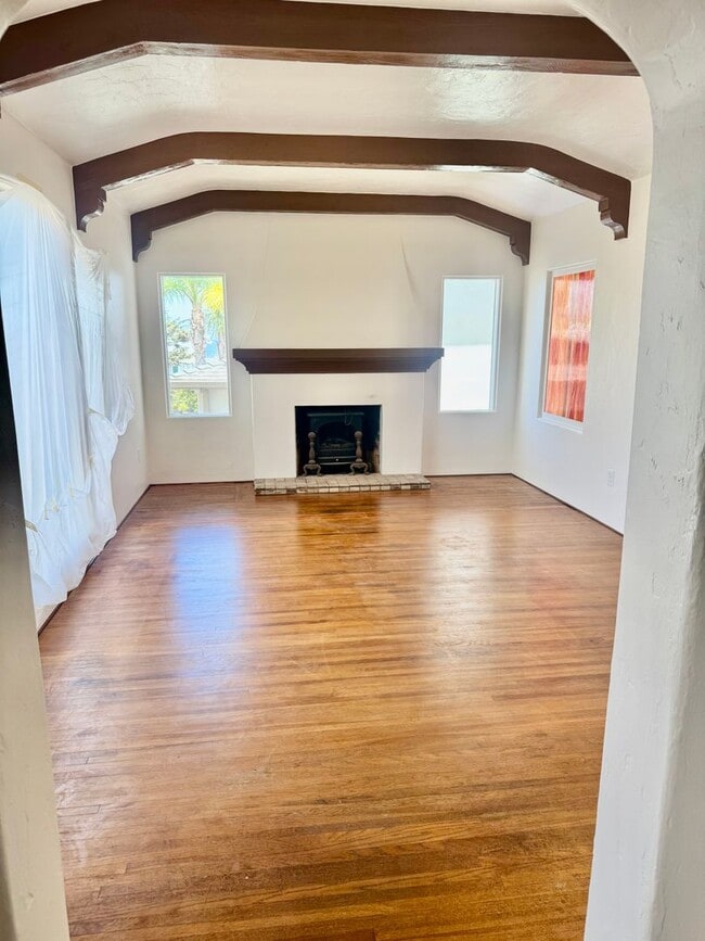 Building Photo - Stunning 2 story home with Spanish style a...