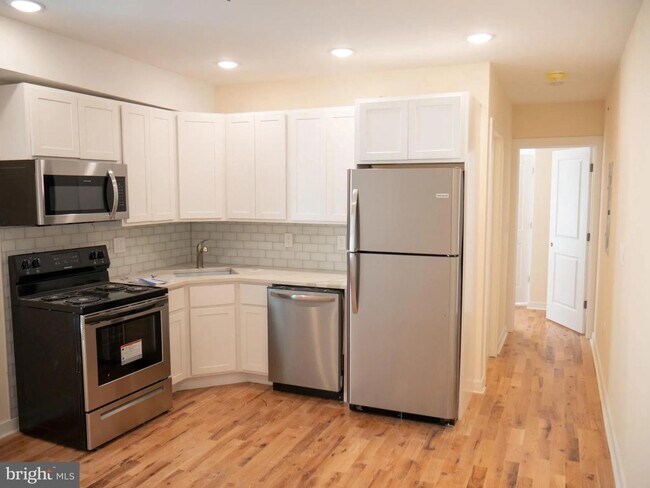 Building Photo - 1732 W Girard Ave