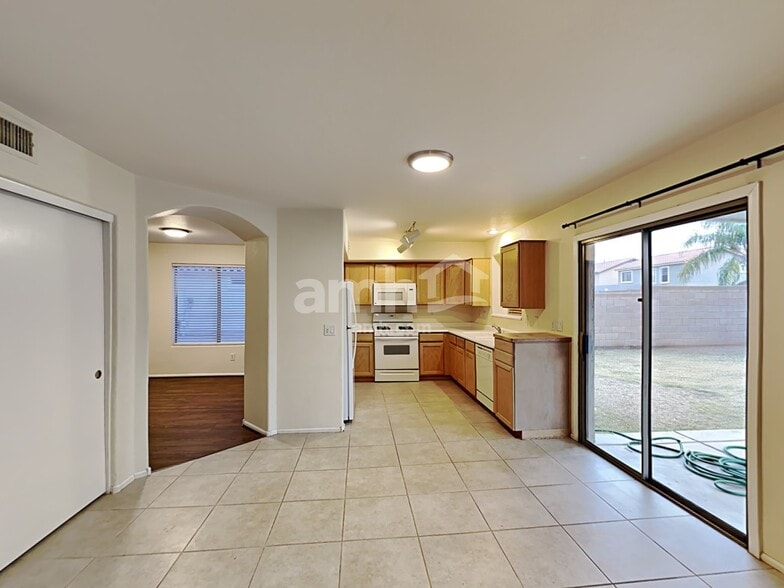 Building Photo - 11439 E Persimmon Ave