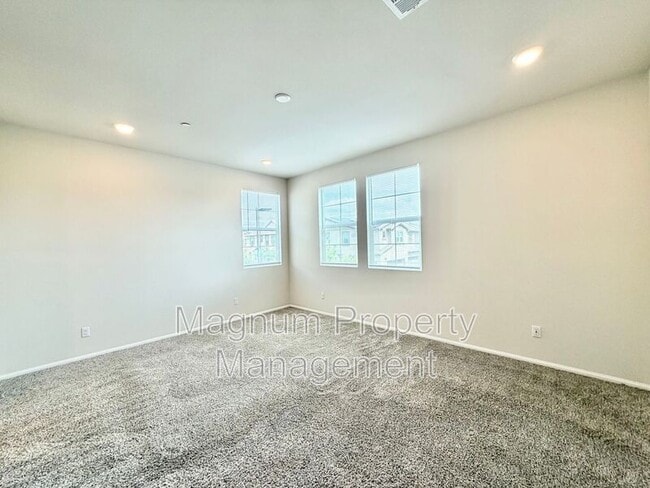 Building Photo - 40617 Birchfield Dr