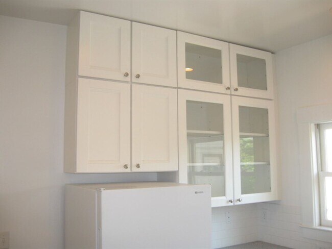 Building Photo - Spacious 1 bedroom apartment, located in t...