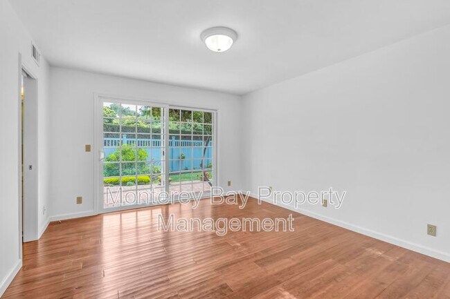 Building Photo - 2937 Lupin Ln