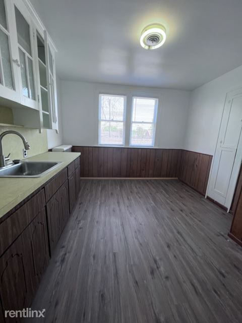 Building Photo - 2 br, 1 bath Duplex - 5204 Beaconsfield St...