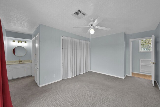 Building Photo - 12247 Trail Hollow Dr