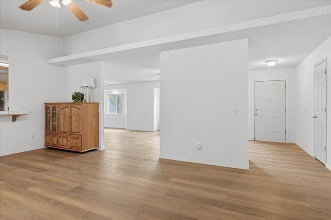 Building Photo - 43379 Leach Rd