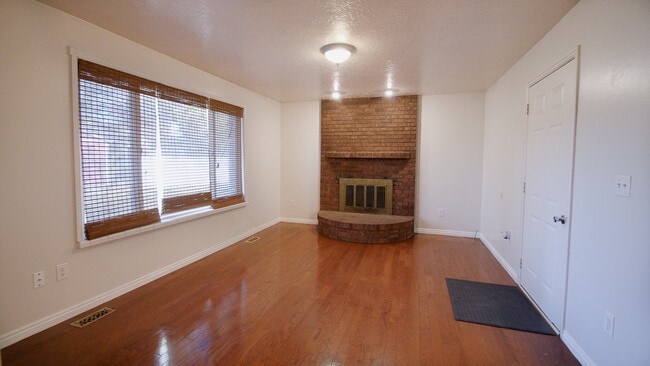 Building Photo - 2455 S Bluff Rd