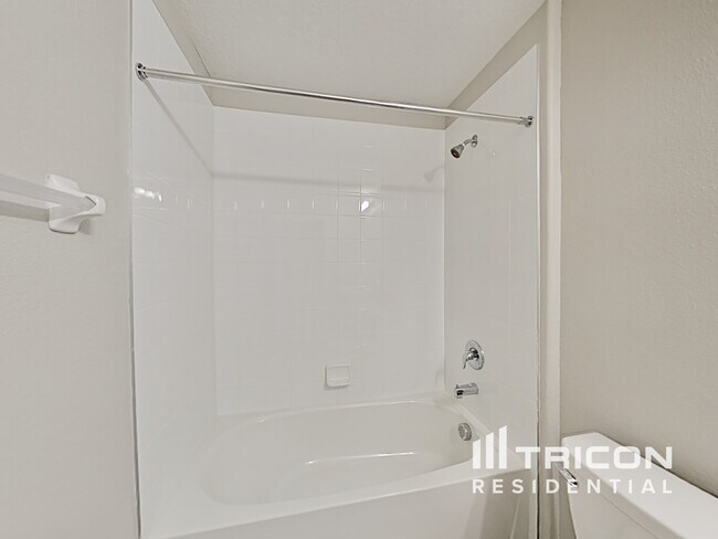 Building Photo - 1748 Broad Winged Hawk Dr