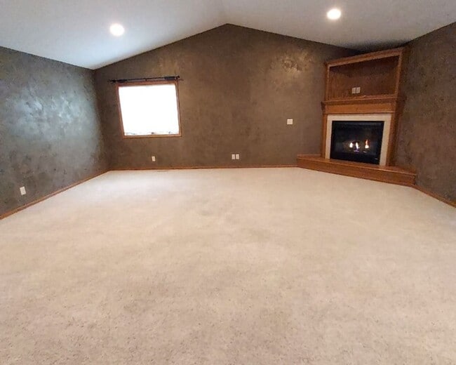 Building Photo - Nice 3 Bedroom 3 Bathroom Twinhome in River Falls