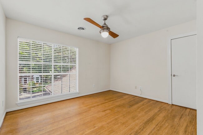 Building Photo - 14207 Woodville Gardens Dr