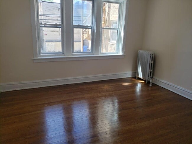 Building Photo - 4414 N St Louis Ave