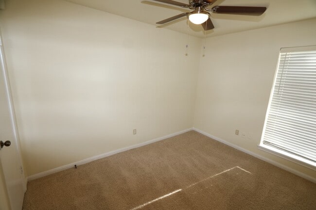 Building Photo - 2319 Quail Valley E Dr