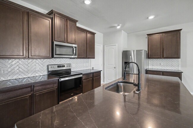Building Photo - 4 Bed, 2.5 Bath Home in Hightop Ridge with Open Floor Plan