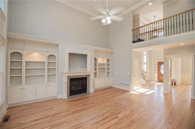 Building Photo - 4012 Erin Dr