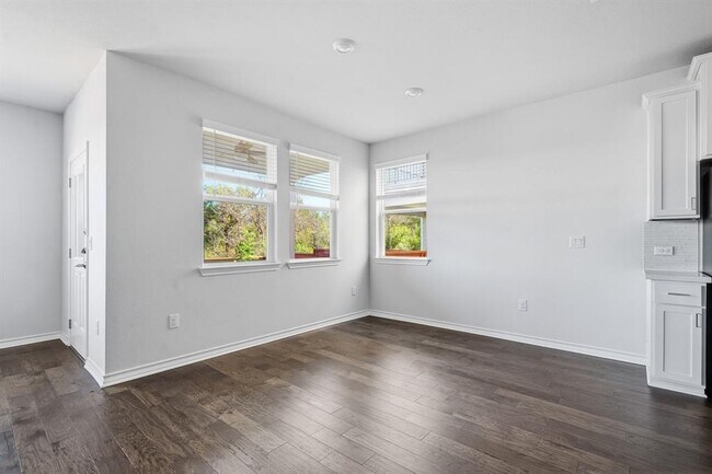 Building Photo - 4806 Plum Peach Bend