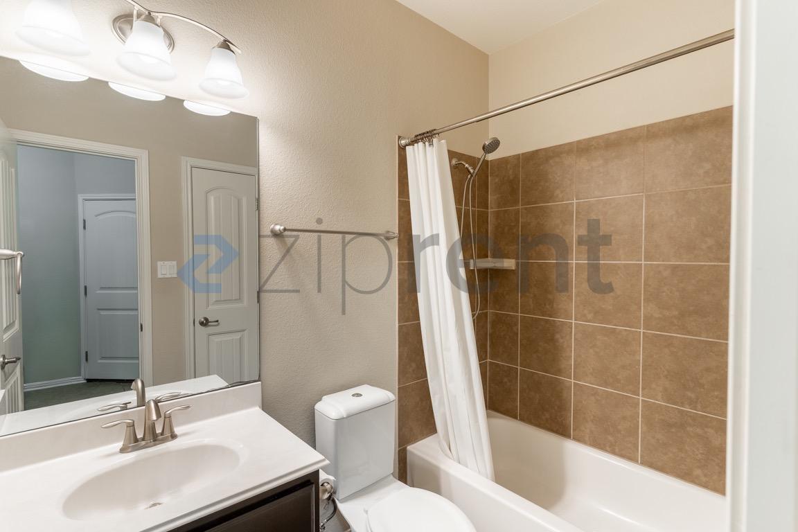 Building Photo - 2406 Sweetwater Ln