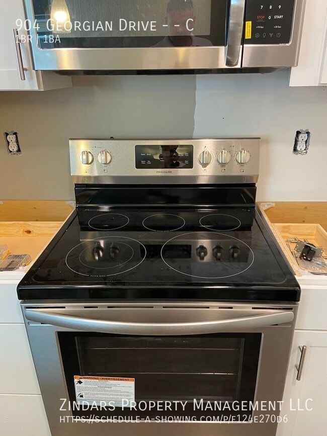 Building Photo - 904 Georgian Dr