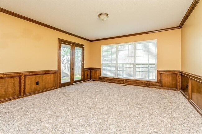 Building Photo - 708 Cactus Ct