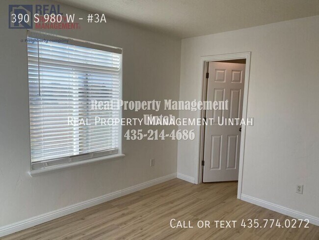 Building Photo - 390 980