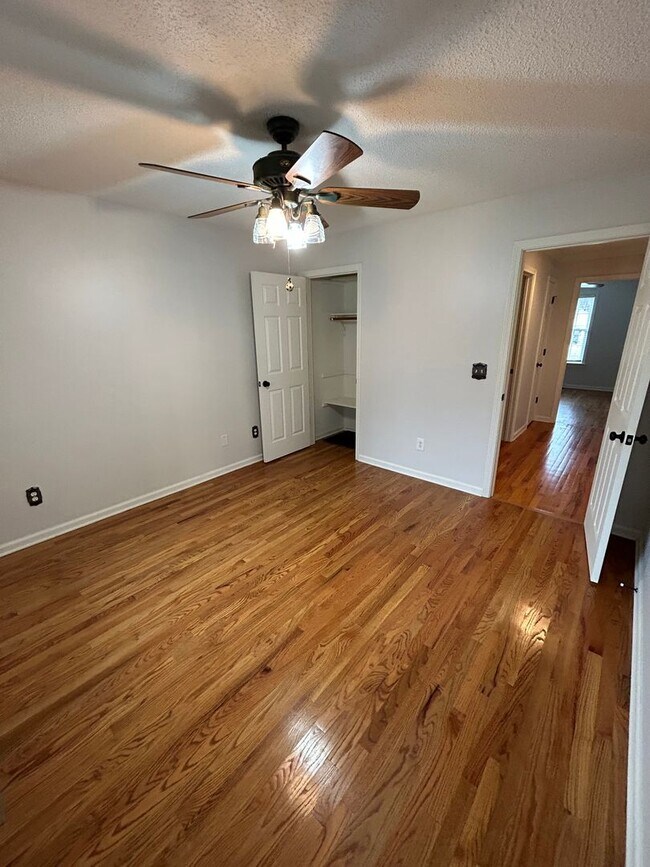 Building Photo - 3/2 Nice House in East Rome $1,895