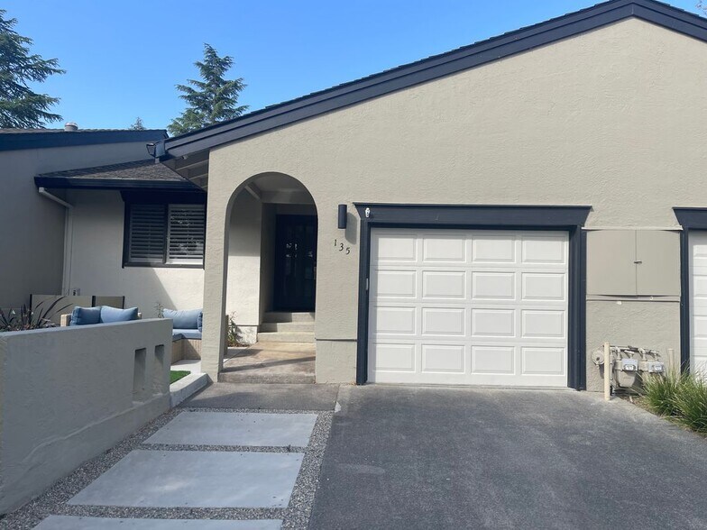 Building Photo - 135 Vineyard Cir