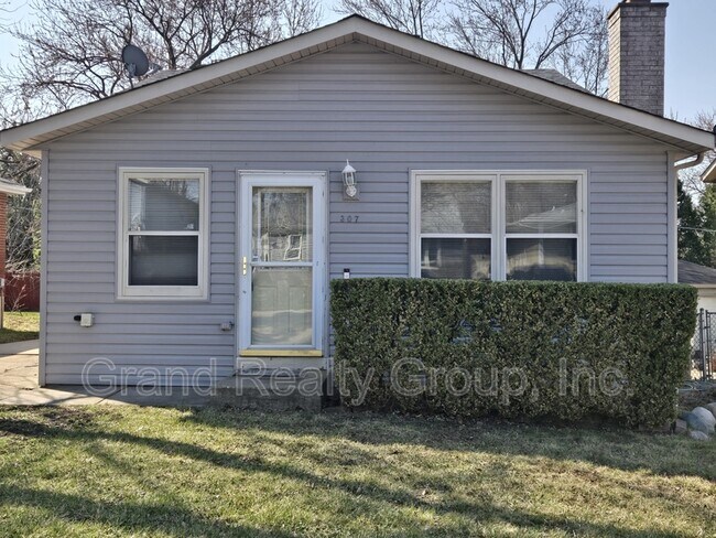 Building Photo - 307 N Rosedale Ct