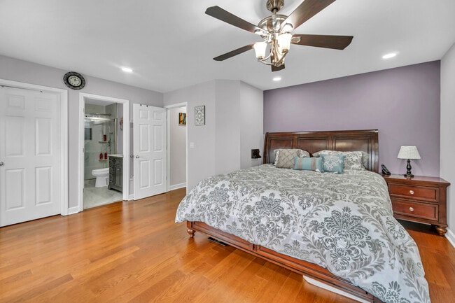 Building Photo - 898 Lakestone Ln