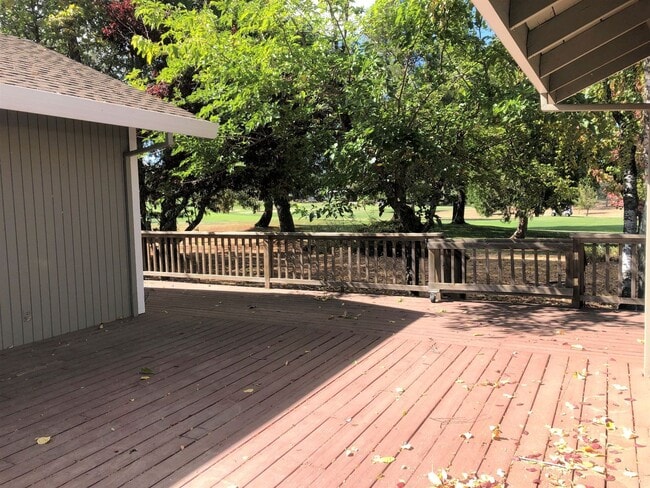 Building Photo - 3/2 home in Lake Wildwood Gated Community,...