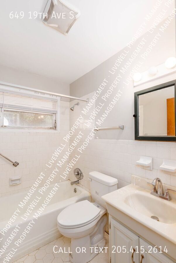 Building Photo - 649 19th Ave S