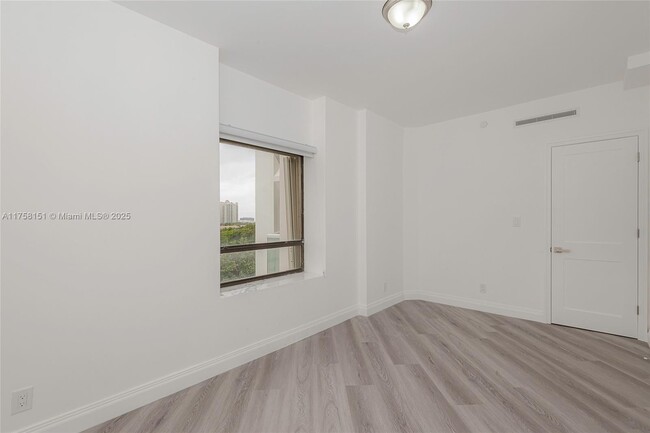 Building Photo - 19500 Turnberry Way