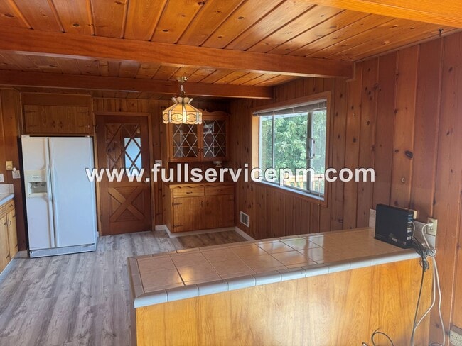 Building Photo - Charming house in downtown Snohomish