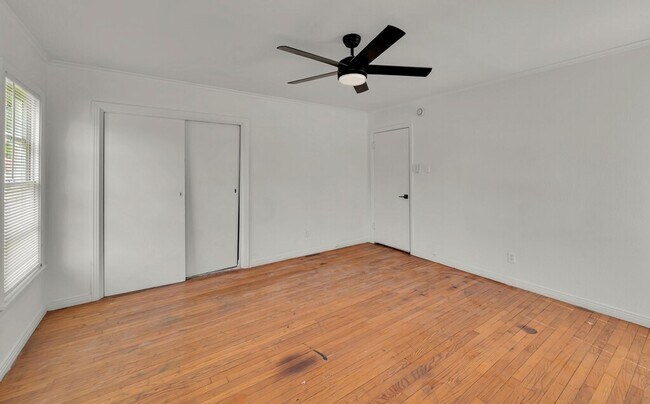 Building Photo - 3701 Parkwood St